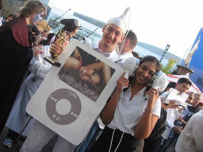 粉丝庆祝iPod销量达到1亿