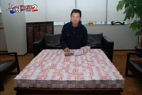 朱骏办公室内数钞票玩 1000万人民币推新游戏